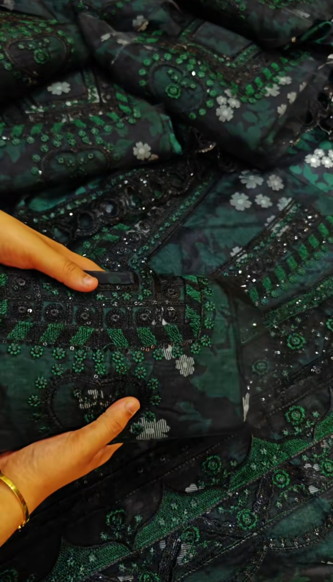 Oplus_16908288 Maria B 3pcs Lawn Article - Image 1