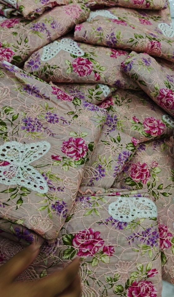 Oplus_16908288 Maria B 3Pcs Butterfly Design In Pink Color - Image 1