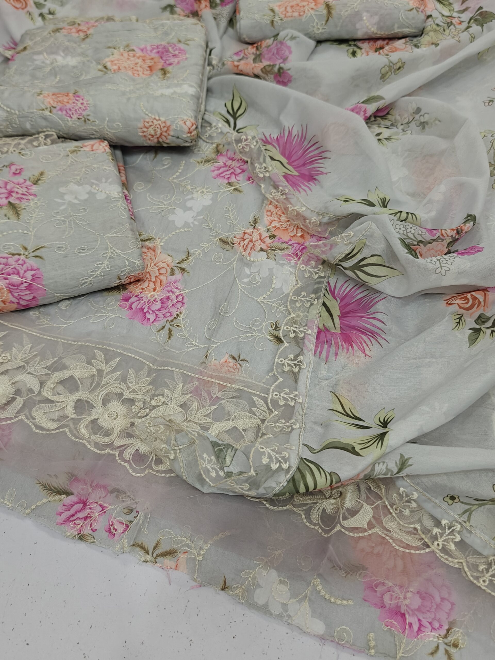 oplus_3145760 Iznik Lawn Collection - Image 1