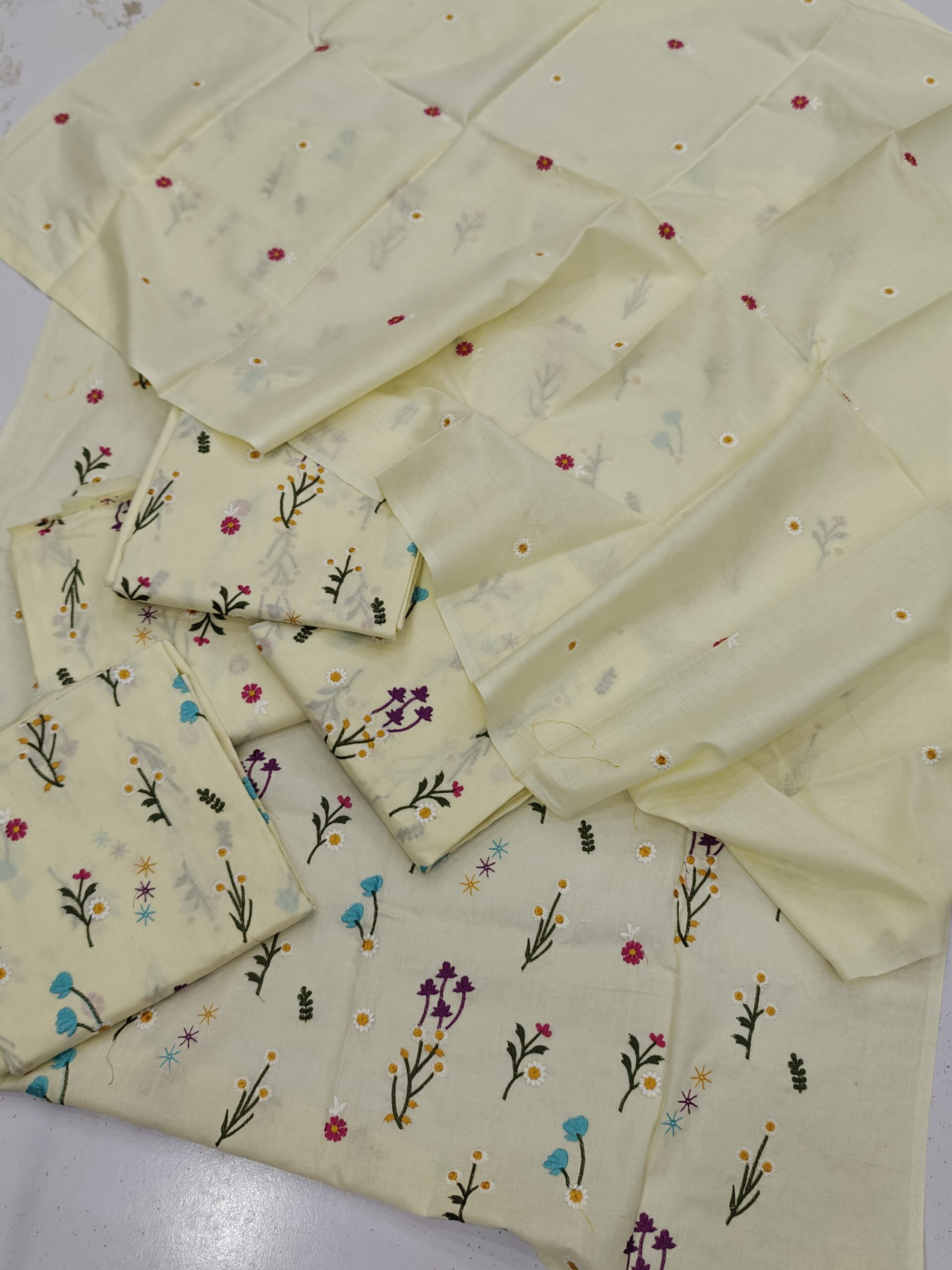 oplus_3145760 Bareeze 2pcs Lawn Collection - Image 1